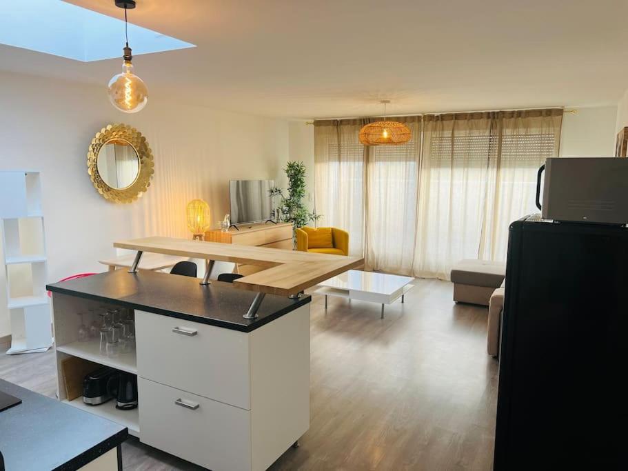Harmonieux/Bezannes/Pkg Prive Apartment Bagian luar foto