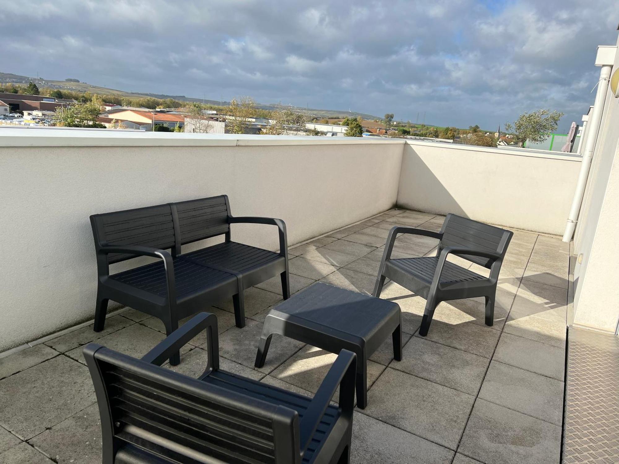 Harmonieux/Bezannes/Pkg Prive Apartment Bagian luar foto